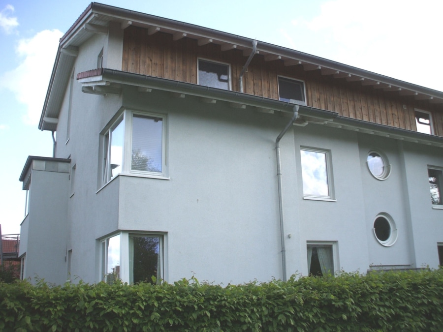 Haus Vorderansicht2 - Schöne 2-Zimmer Wohnung mit Terrasse in Wentorf