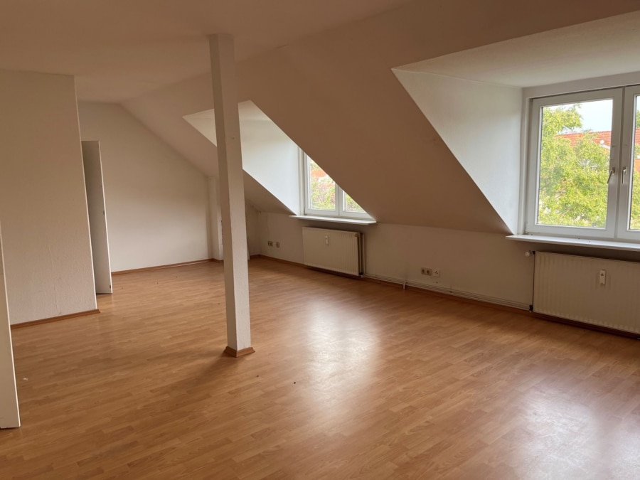 Wohnzimmer - 2-Zimmer-Wohnung in der Nähe des Eilbekkanals