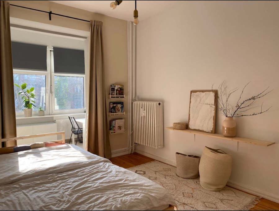 Schlafzimmer mit Loggia 2 - Moderne 3-Zimmer-Wohnung mit Balkon in Eimsbüttel