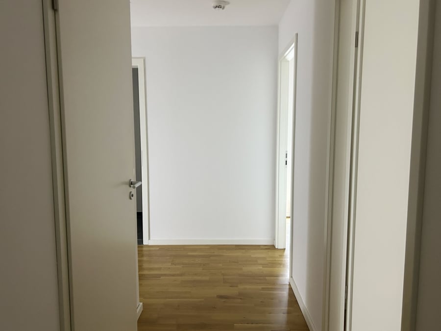 Flur (2) - 3-Zimmer-Neubauwohnung mit Balkon in Lohbrügge